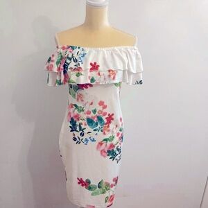 Size Large EUC.  On or off shoulder vacation vibes or outdoor summer fun!